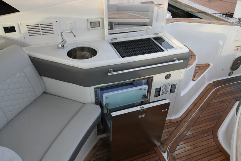 Slide: The Image of Sea Ray Sundancer 320 2023 - 6335675
