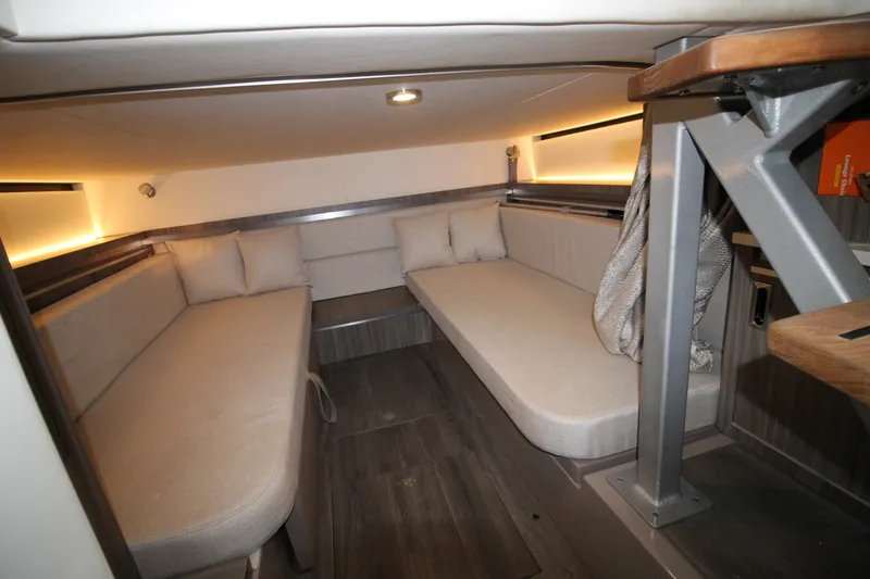 Slide: The Image of Sea Ray Sundancer 320 2023 - 6335683