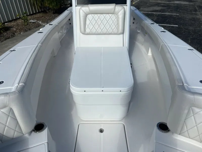 Slide: The Image of Blue Wave 2800 Makaira 2024 - 6335699