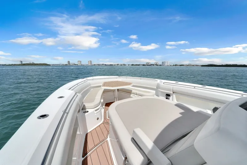 Slide: The Image of Boston Whaler 380 Outrage 2020 - 6337837