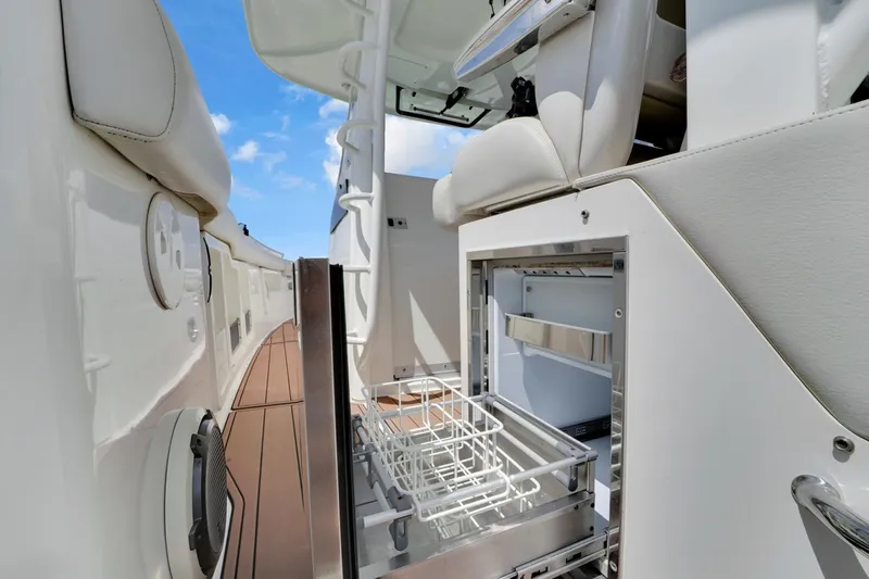Slide: The Image of Boston Whaler 380 Outrage 2020 - 6337843