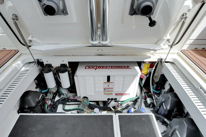 Slide: The Image of Boston Whaler 380 Outrage 2020 - 6337860