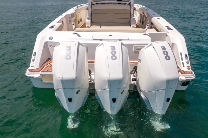Slide: The Image of Boston Whaler 380 Outrage 2020 - 6337826