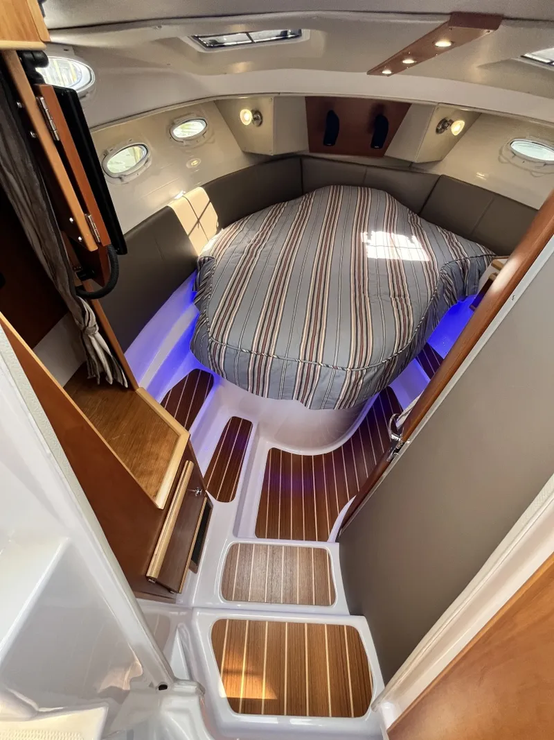 Slide: The Image of Cutwater 32 Coupe 2023 - 6546759