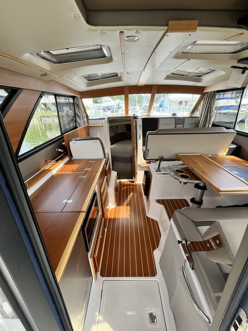 Slide: The Image of Cutwater 32 Coupe 2023 - 6347024