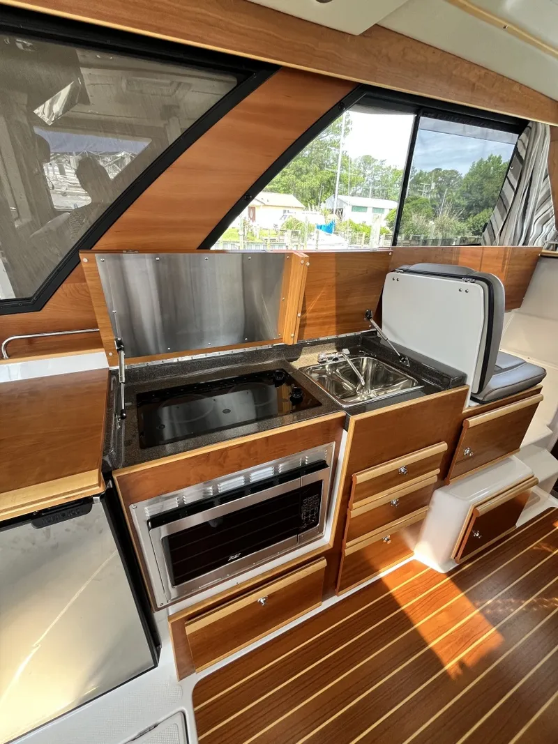 Slide: The Image of Cutwater 32 Coupe 2023 - 6347022