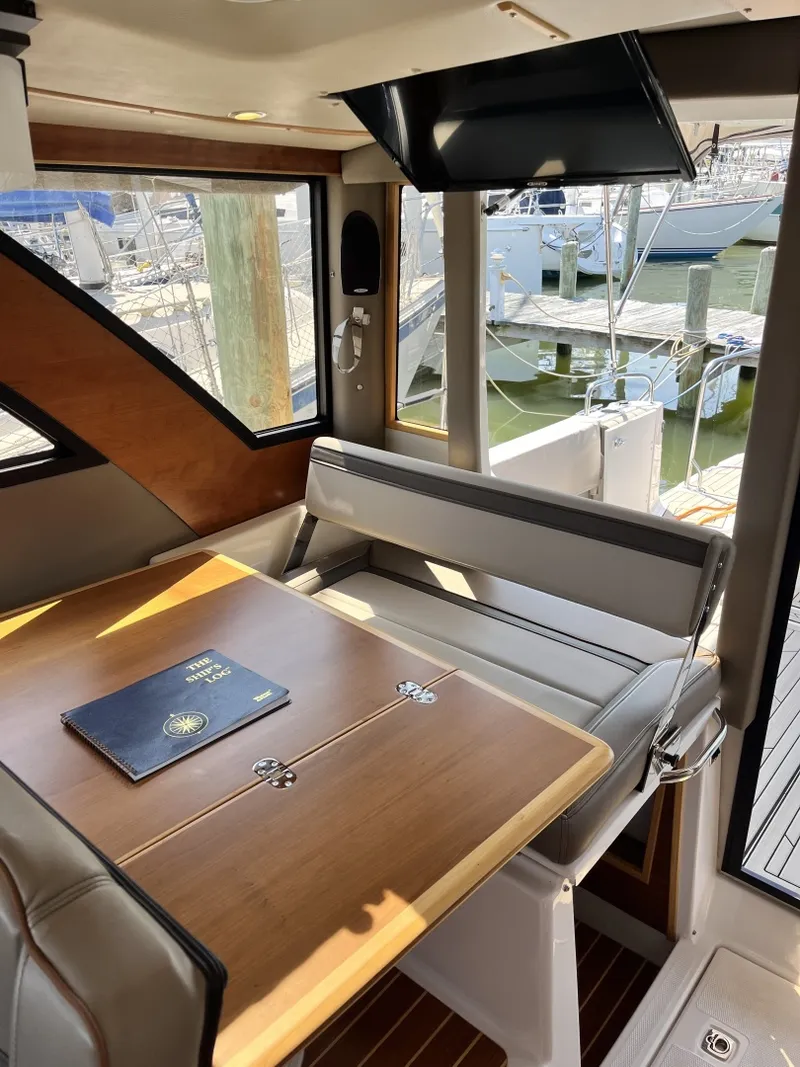 Slide: The Image of Cutwater 32 Coupe 2023 - 6546758