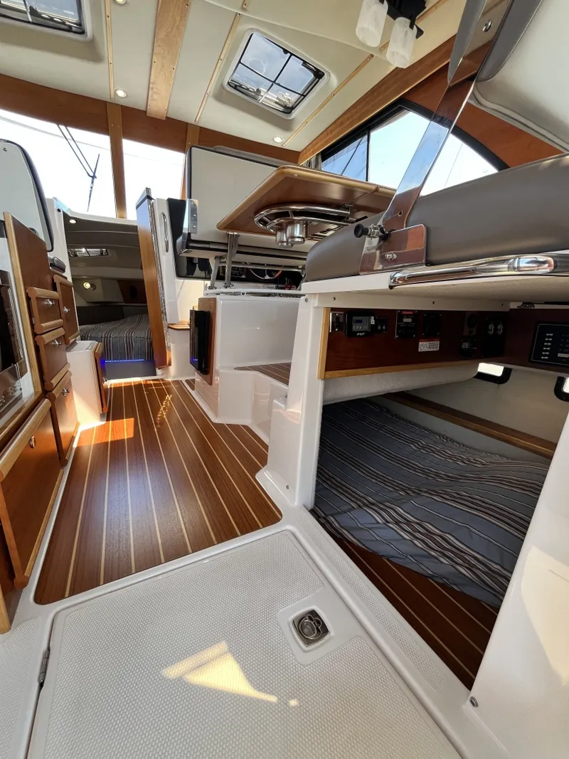 Slide: The Image of Cutwater 32 Coupe 2023 - 6546756