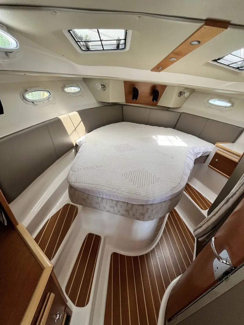 Slide: The Image of Cutwater 32 Coupe 2023 - 6347019