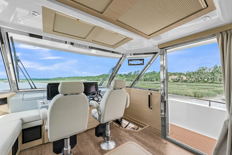 Slide: The Image of Aquila 54 Yacht 2025 - 6564785