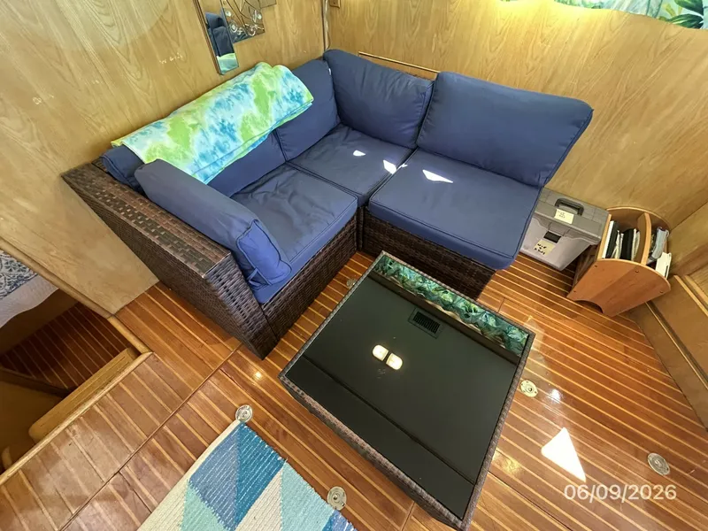 Slide: The Image of 44' High Tech salon port aft seating - 6348470