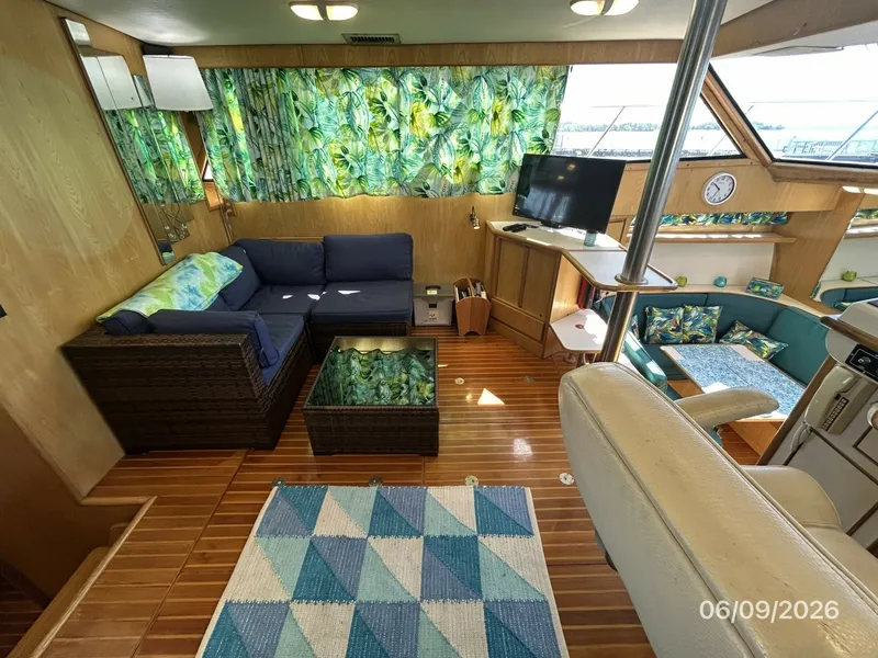 Slide: The Image of 44' High Tech salon port - 6348472