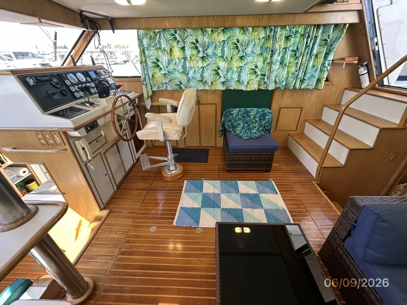 Slide: The Image of 44' High Tech salon starboard - 6348473