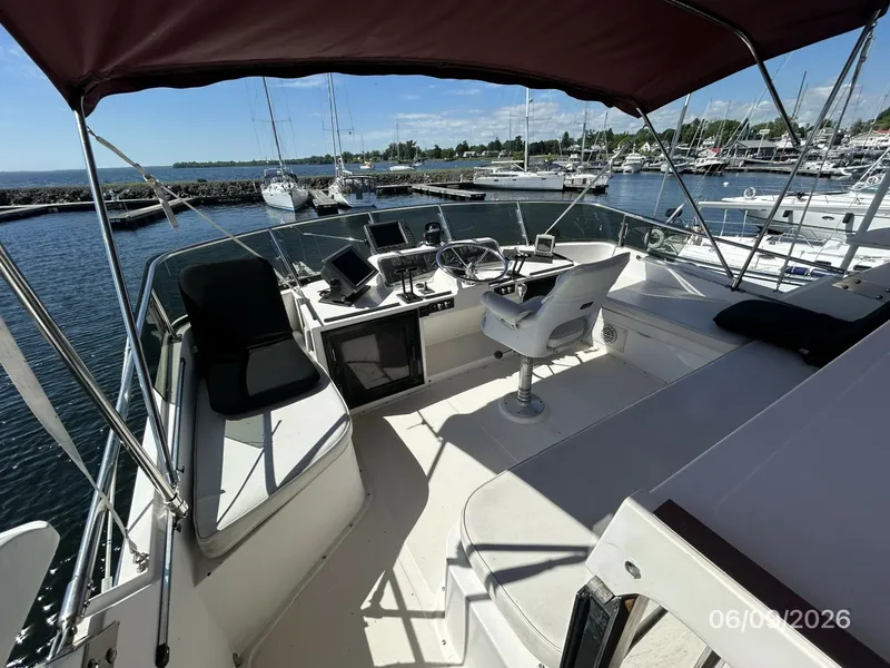 Slide: The Image of 44' High Tech flybridge forward - 6348425