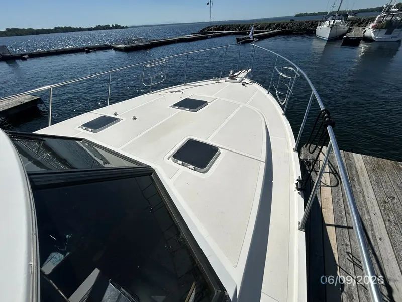Slide: The Image of 44' High Tech foredeck2 - 6348436