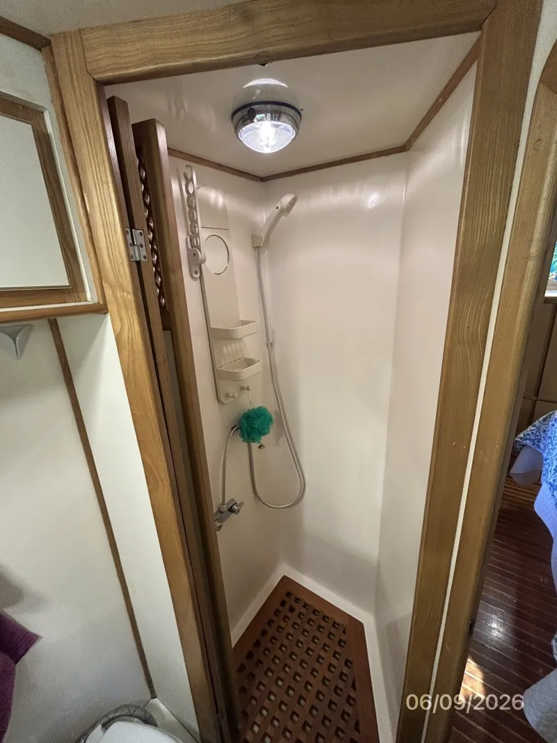 Slide: The Image of 44' High Tech master stateroom shower - 6348459