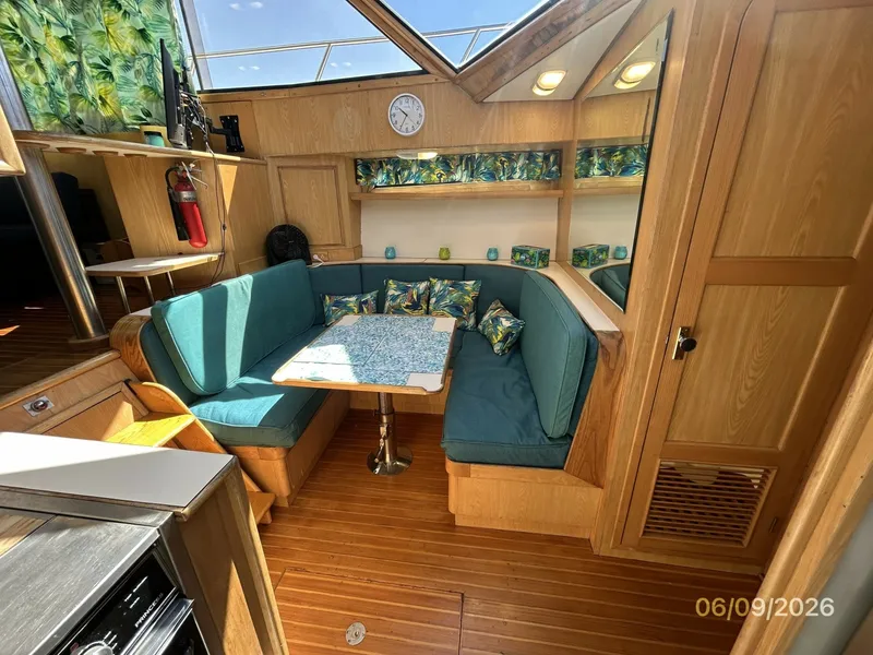 Slide: The Image of 44' High Tech dinette - 6348420