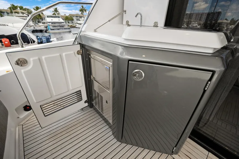 Slide: The Image of Azimut FLY 53 2025 - 6347274