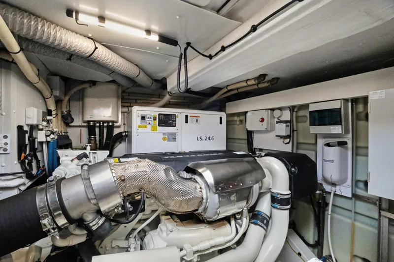 Slide: The Image of Azimut FLY 53 2025 - 6347328