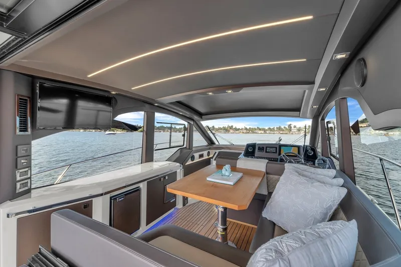 Slide: The Image of Galeon 425 HTS 2023 - 6348359