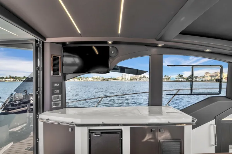 Slide: The Image of Galeon 425 HTS 2023 - 6348360