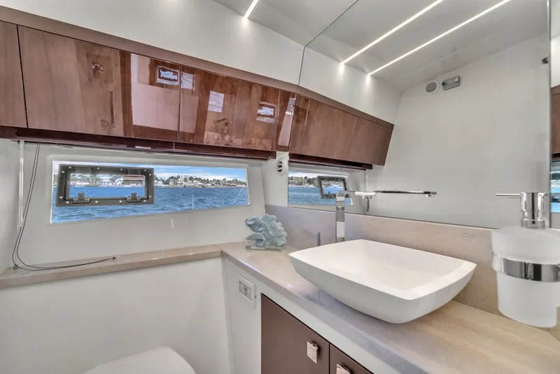 Slide: The Image of Galeon 425 HTS 2023 - 6348379