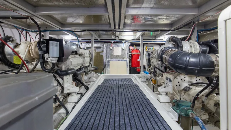 Slide: The Image of 2001 48 Navigator 4800 Classic Maggie B Engine Room - 6857920