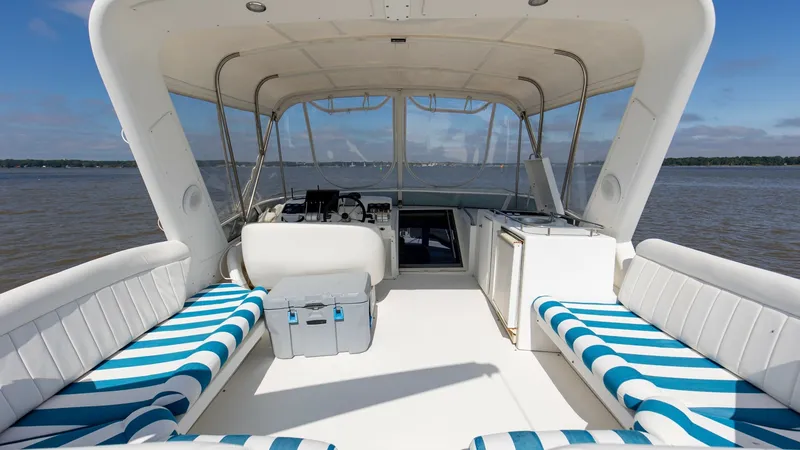 Slide: The Image of 2001 48 Navigator 4800 Classic Maggie B Top Deck (4) - 6857917