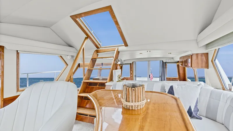 Slide: The Image of 2001 48 Navigator 4800 Classic Maggie B Lower Helm (3) - 6857911