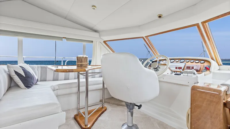 Slide: The Image of 2001 48 Navigator 4800 Classic Maggie B Lower Helm - 6857913