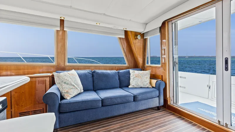 Slide: The Image of 2001 48 Navigator 4800 Classic Maggie B Salon (3) - 6857902