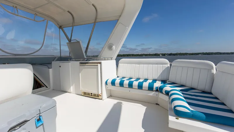 Slide: The Image of 2001 48 Navigator 4800 Classic Maggie B Top Deck (2) - 6857915
