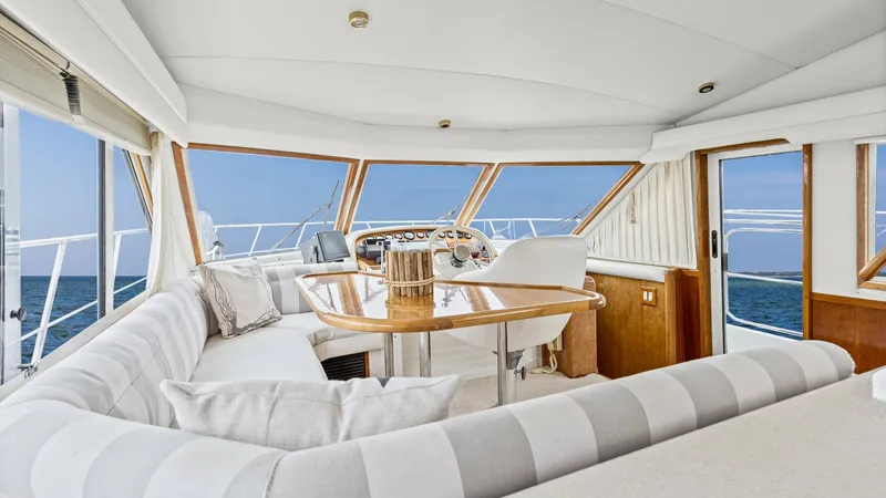 Slide: The Image of 2001 48 Navigator 4800 Classic Maggie B Lower Helm (4) - 6857912