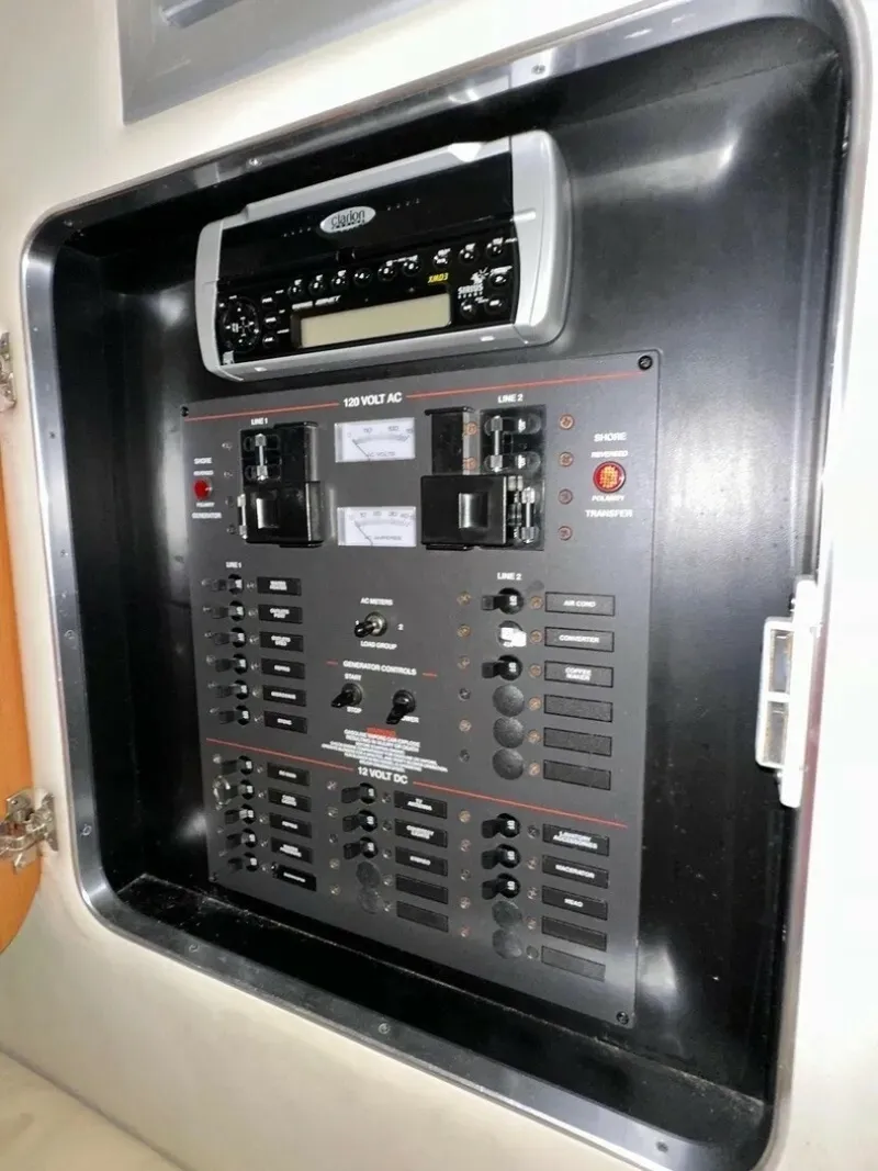 Slide: The Image of Wellcraft Coastal 330 2004 - 6379135