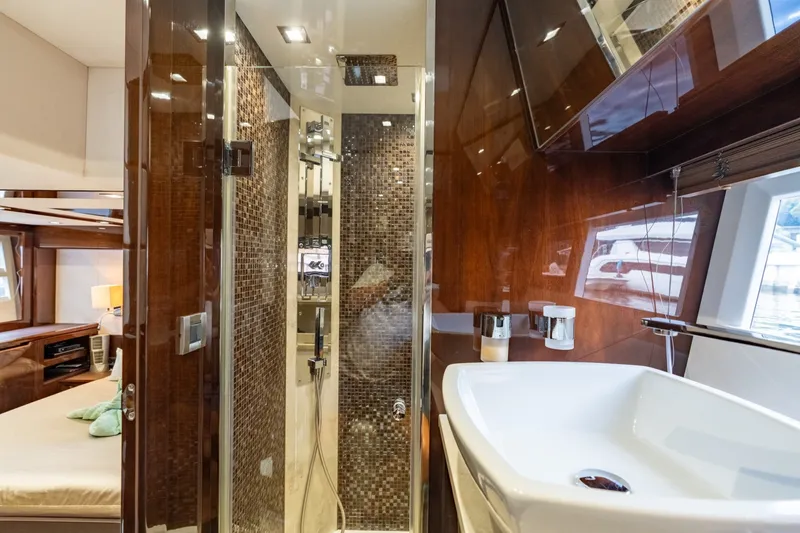 Slide: The Image of Galeon 550 Fly 2017 - 6715343