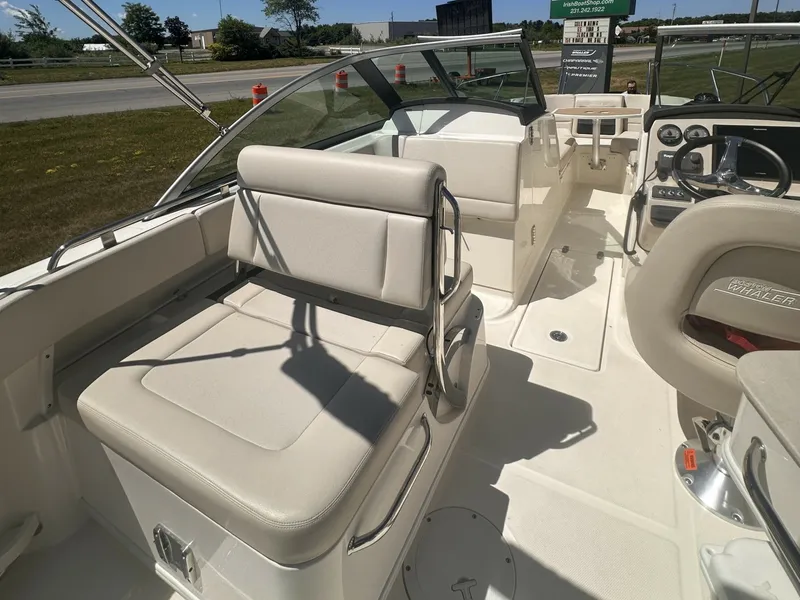 Slide: The Image of Boston Whaler 230 VANTAGE 2017 - 6380317