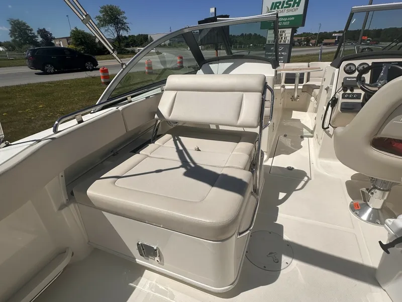 Slide: The Image of Boston Whaler 230 VANTAGE 2017 - 6380318