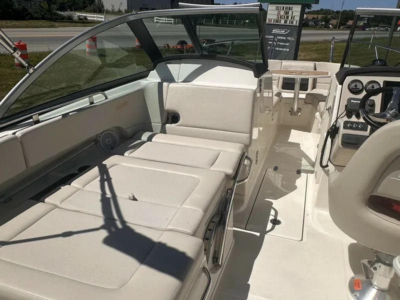 Slide: The Image of Boston Whaler 230 VANTAGE 2017 - 6380319
