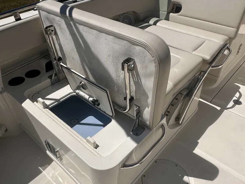 Slide: The Image of Boston Whaler 230 VANTAGE 2017 - 6380320