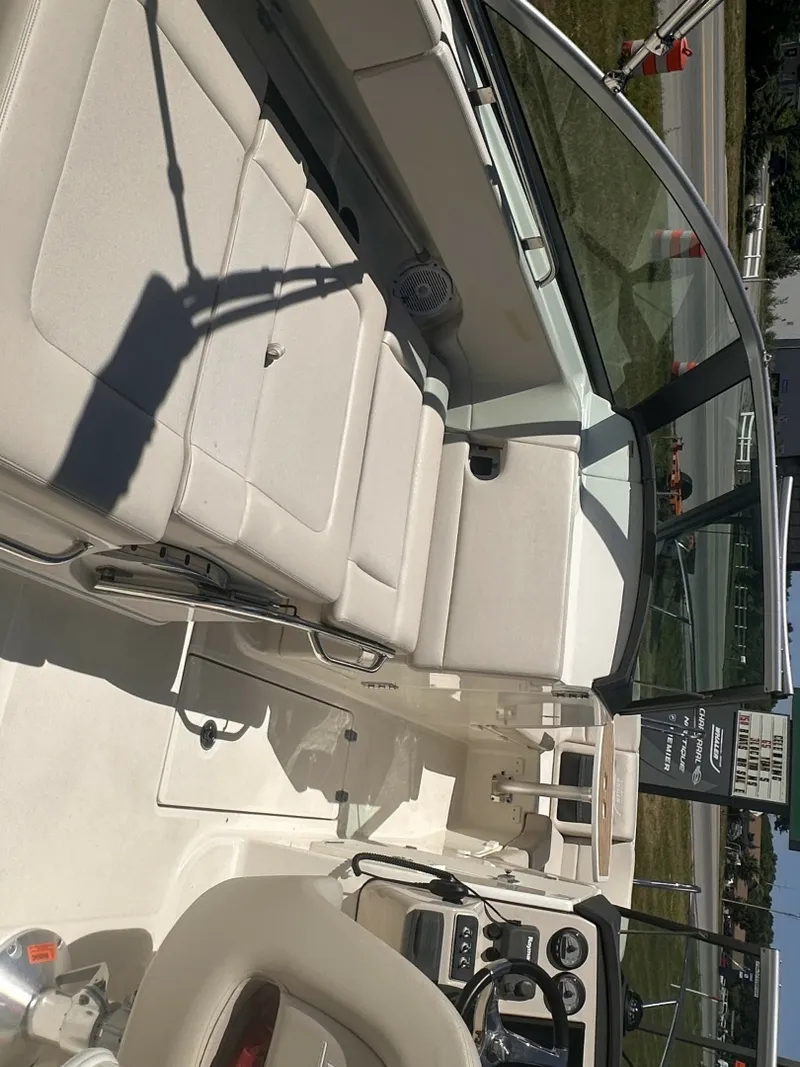 Slide: The Image of Boston Whaler 230 VANTAGE 2017 - 7462115