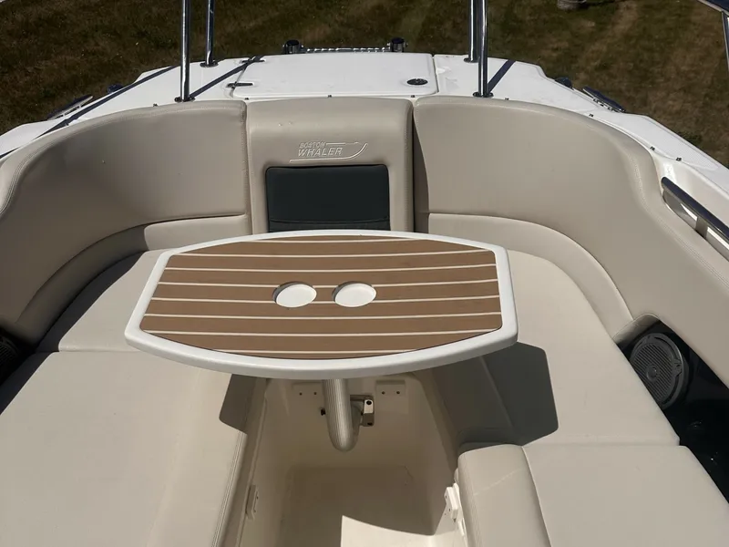 Slide: The Image of Boston Whaler 230 VANTAGE 2017 - 6380325