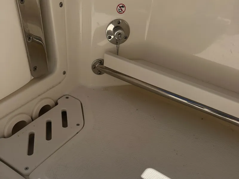 Slide: The Image of Boston Whaler 230 VANTAGE 2017 - 6380327