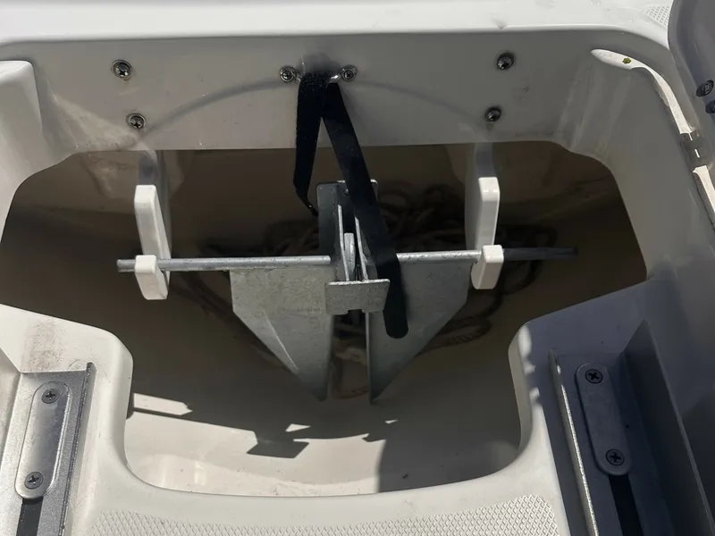 Slide: The Image of Boston Whaler 230 VANTAGE 2017 - 6380328