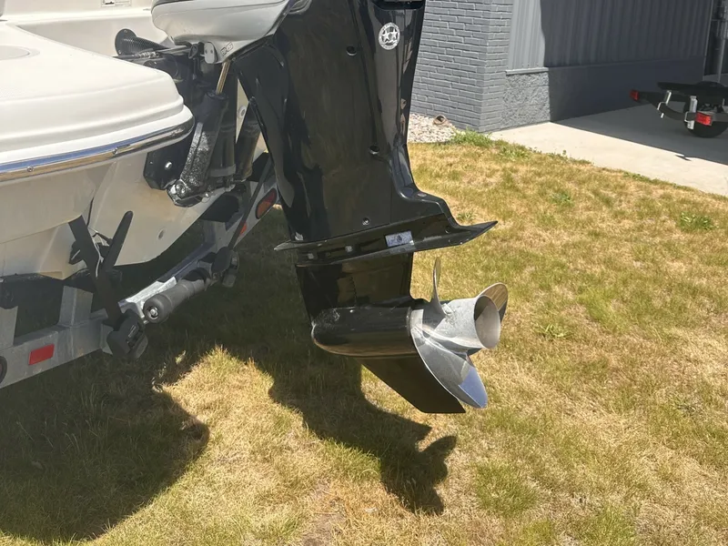 Slide: The Image of Boston Whaler 230 VANTAGE 2017 - 6380341