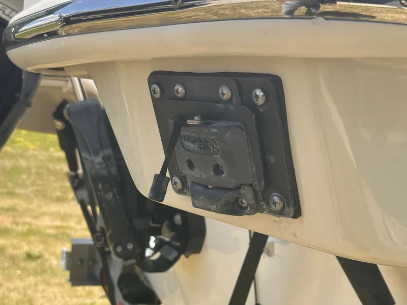 Slide: The Image of Boston Whaler 230 VANTAGE 2017 - 6380358