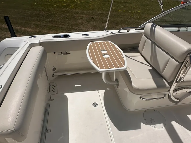 Slide: The Image of Boston Whaler 230 VANTAGE 2017 - 6380306