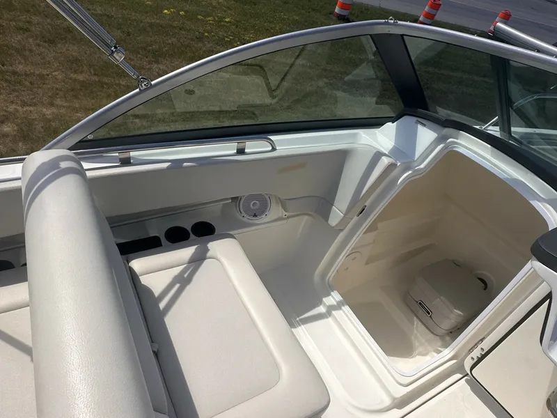 Slide: The Image of Boston Whaler 230 VANTAGE 2017 - 6380307