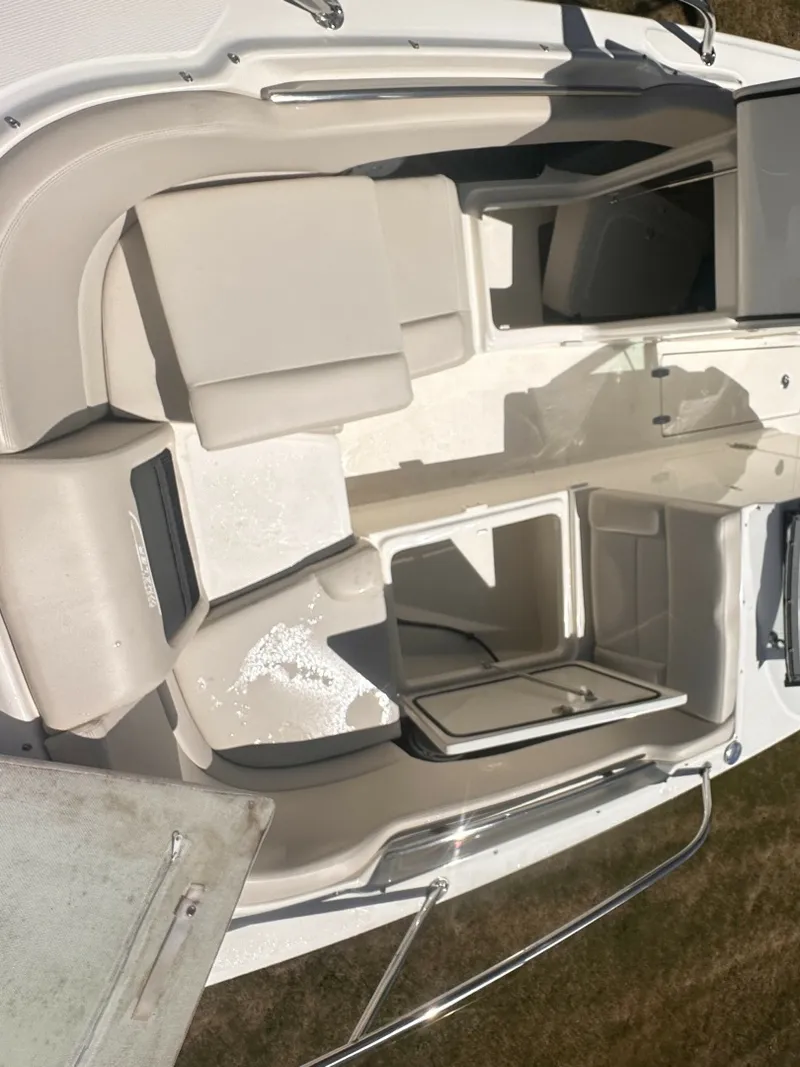 Slide: The Image of Boston Whaler 230 VANTAGE 2017 - 7462113