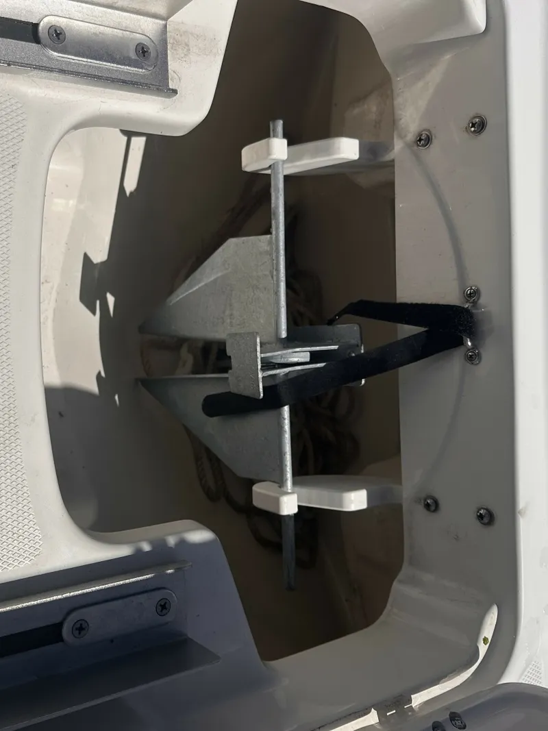 Slide: The Image of Boston Whaler 230 VANTAGE 2017 - 7462123