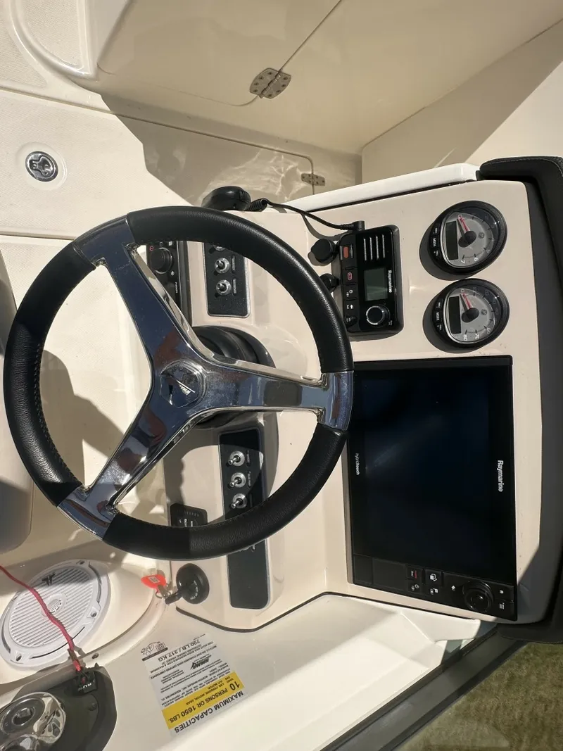 Slide: The Image of Boston Whaler 230 VANTAGE 2017 - 7462121